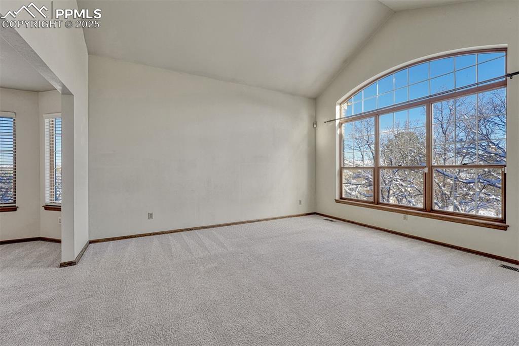 Image 14 of 50: Living Room