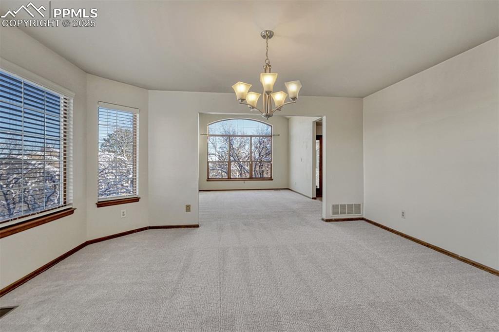 Image 16 of 50: Dining Room