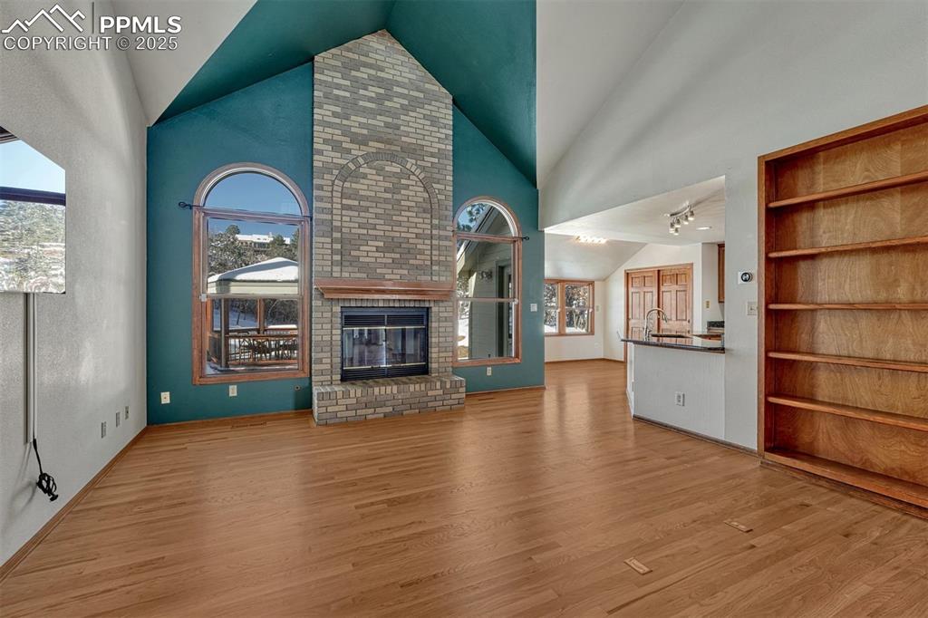 Image 19 of 50: Family Room