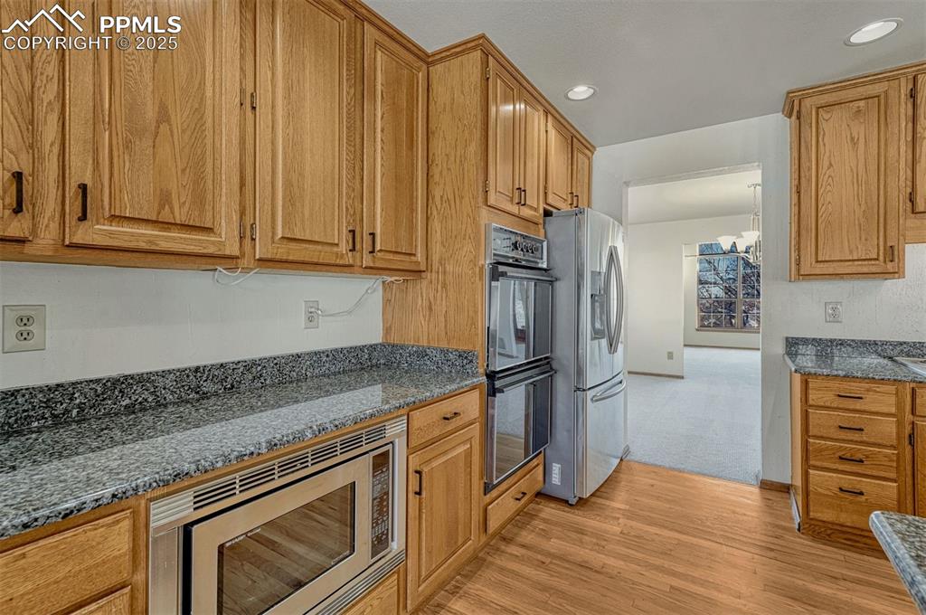 Image 25 of 50: Kitchen