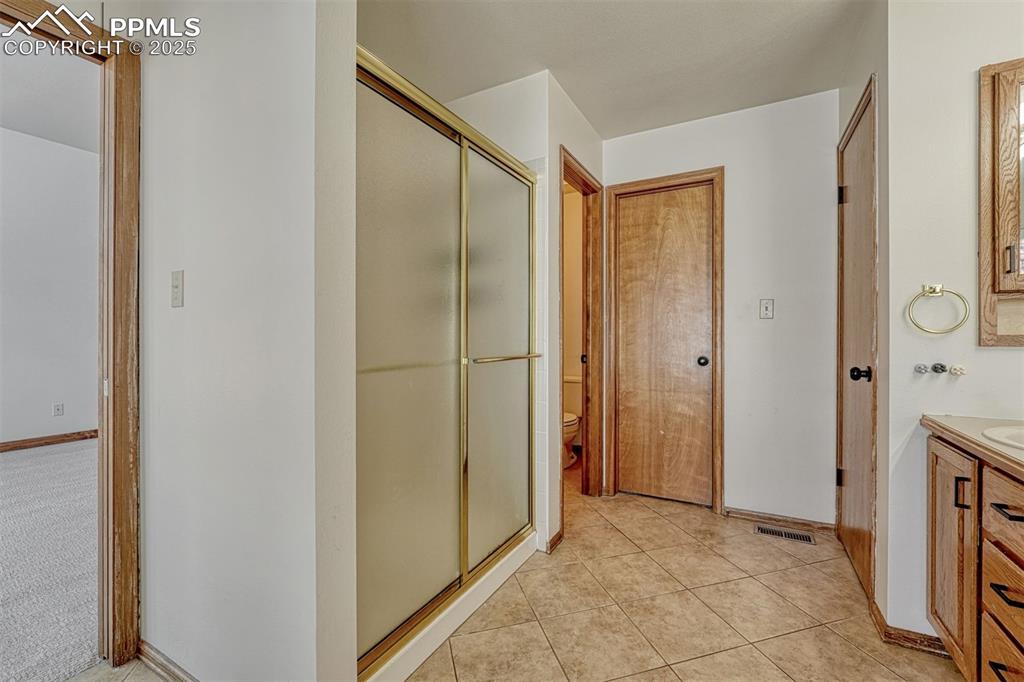 Image 30 of 50: Main Level Primary