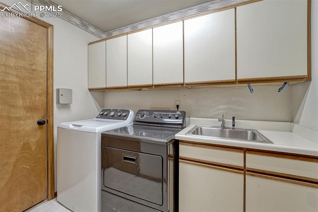 Image 34 of 50: Laundry