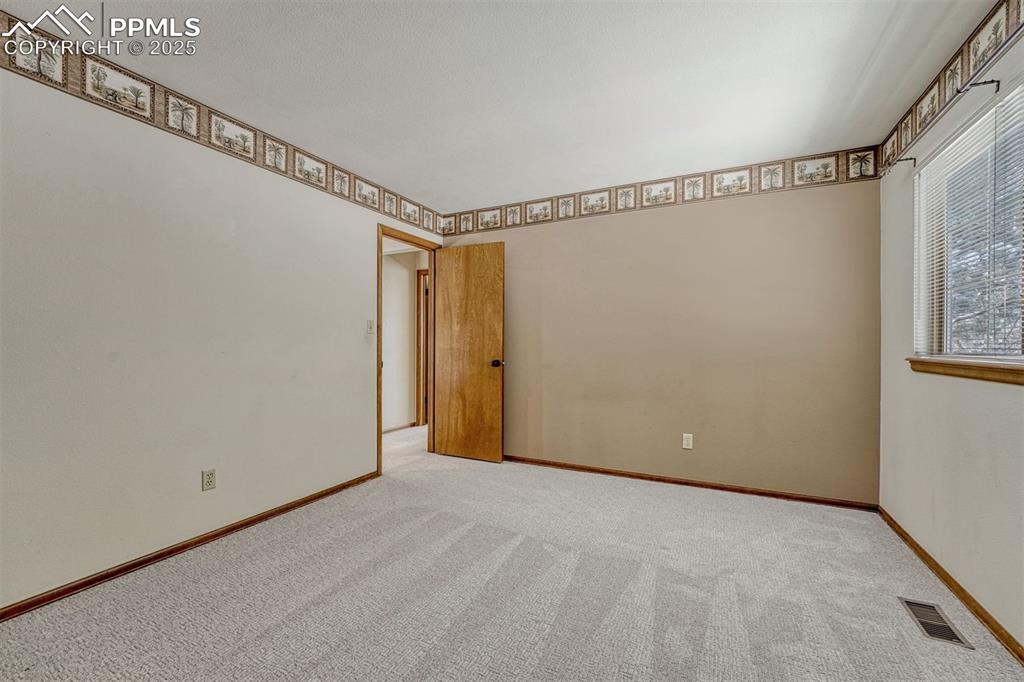 Image 42 of 50: Bedroom