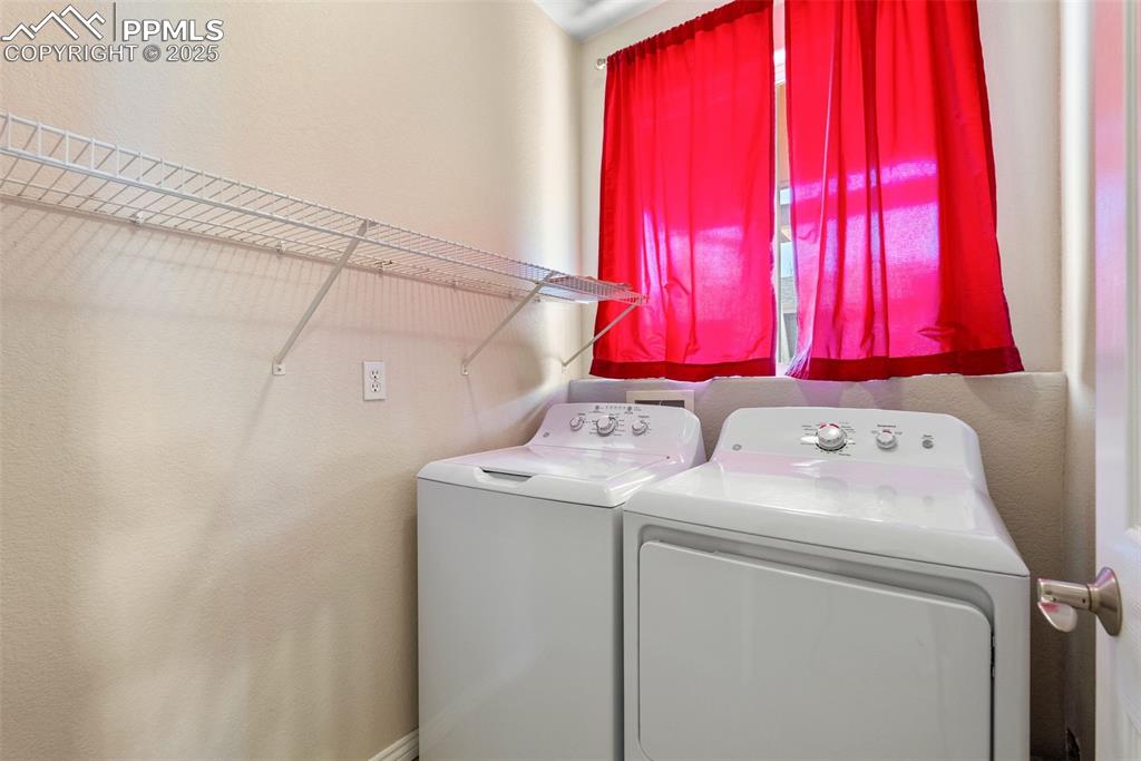 Image 24 of 50: Laundry room with independent washer and dryer