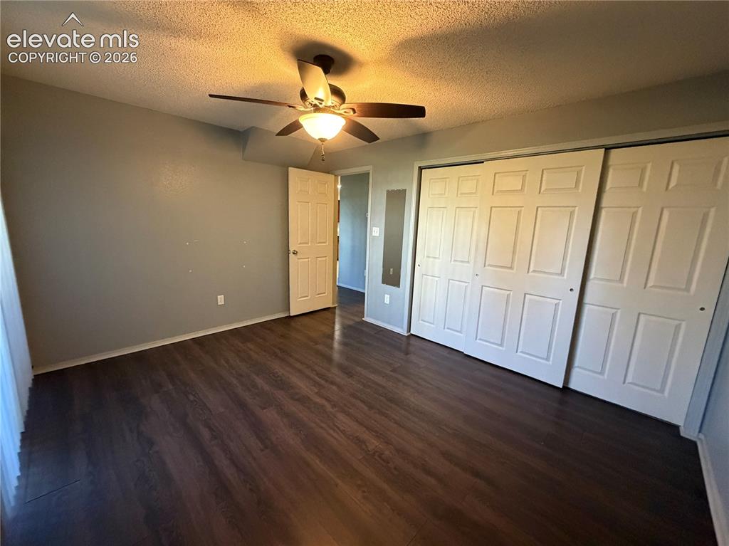 Image 11 of 16: Bedroom