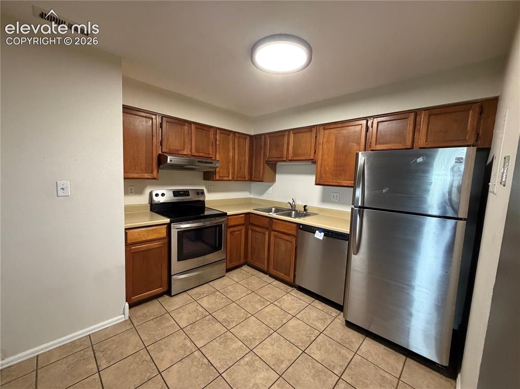 Image 6 of 16: Kitchen