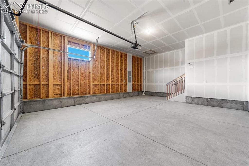 Image 38 of 38: Garage