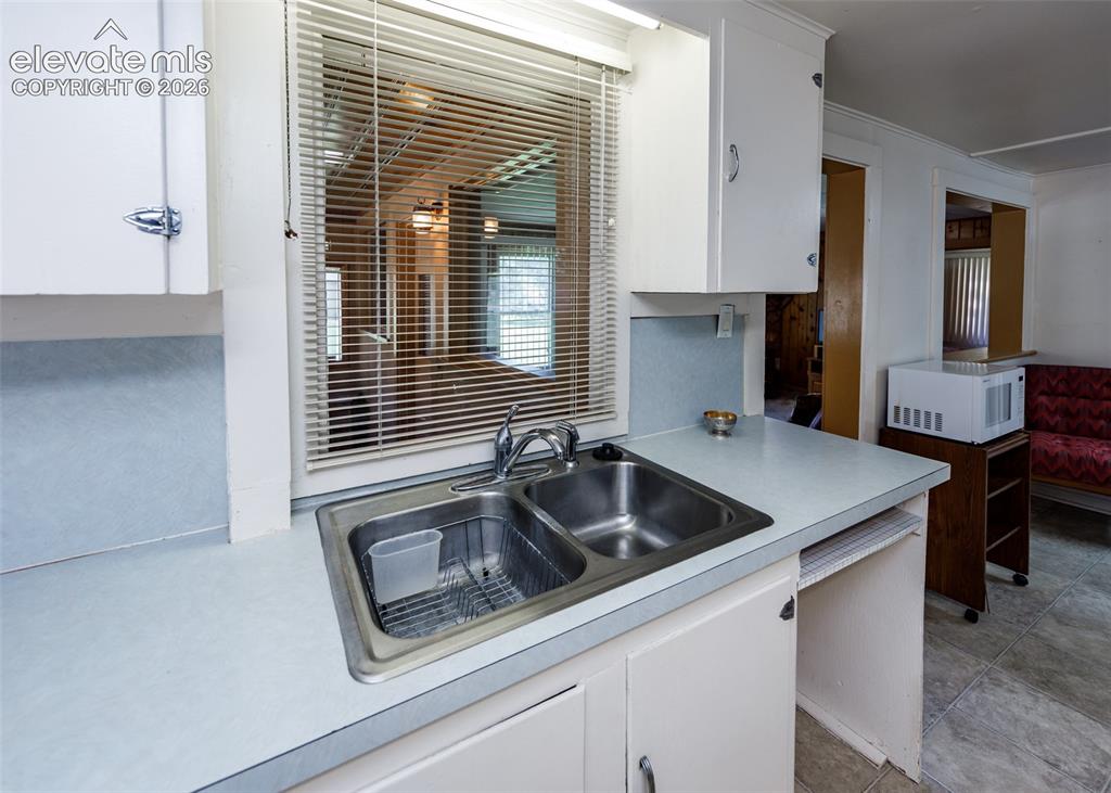 Image 11 of 30: Kitchen