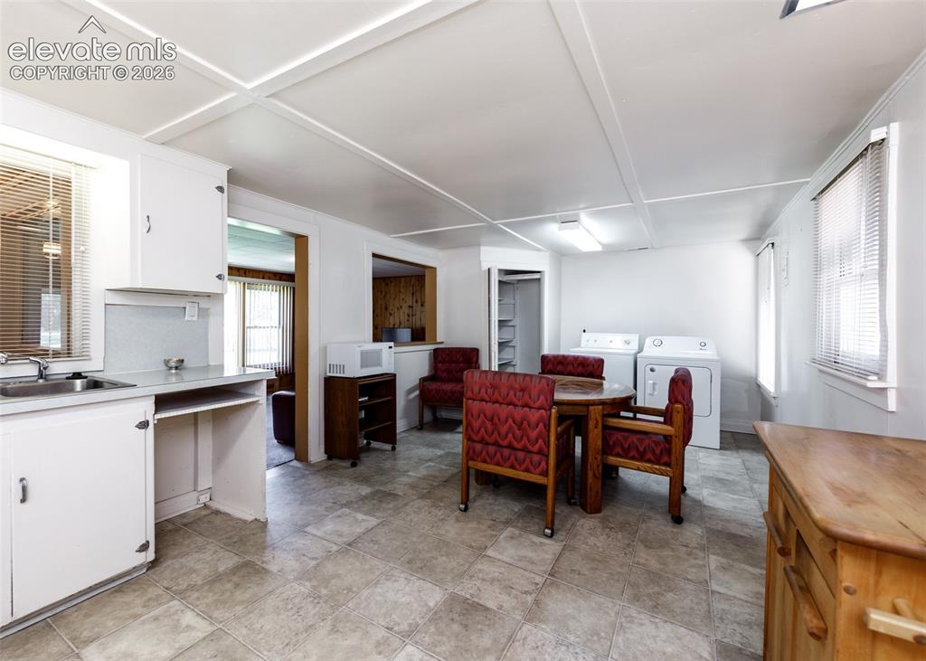 Image 12 of 30: Dining Area