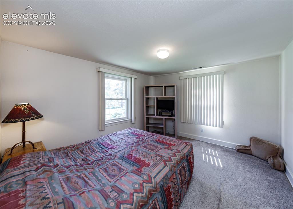 Image 15 of 30: Bedroom