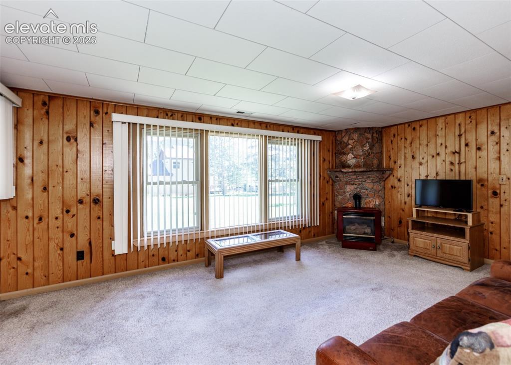 Image 6 of 30: Living Room