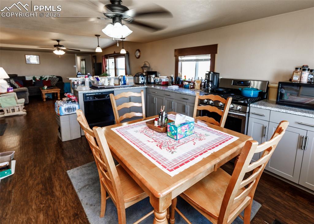 Image 6 of 33: Kitchen