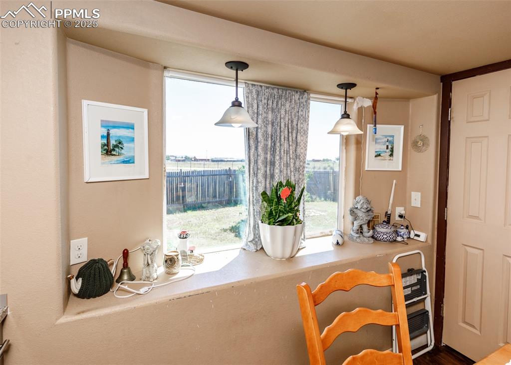 Image 7 of 33: Dining Area