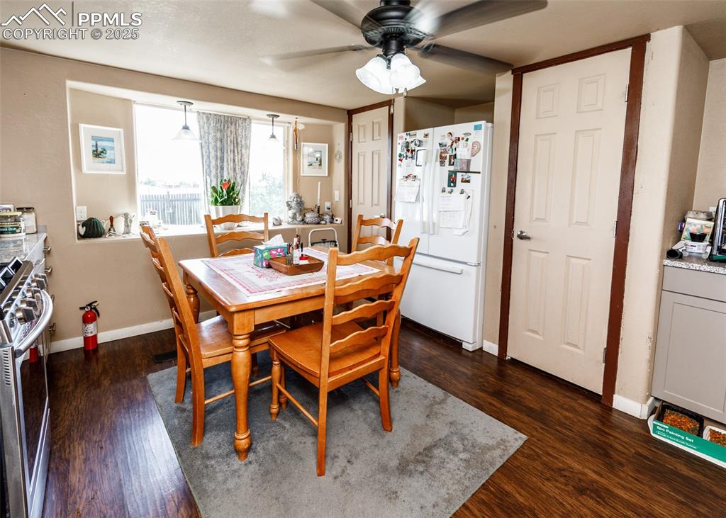 Image 8 of 33: Dining Area