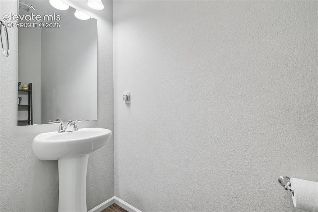 Image 13 of 48: Bathroom