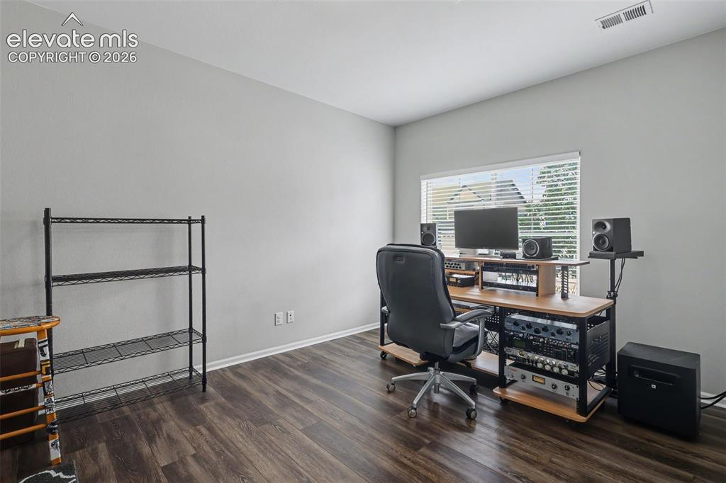 Image 4 of 48: Office