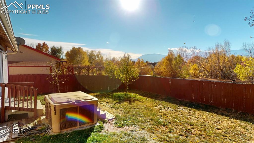 Image 10 of 24: Yard