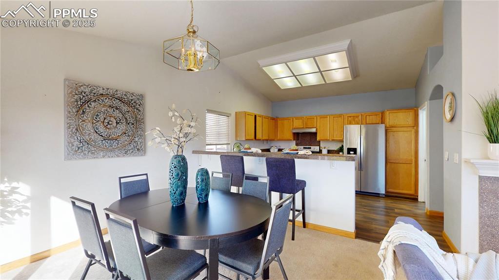 Image 16 of 24: Dining Area