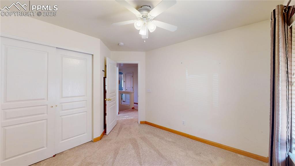 Image 18 of 24: Bedroom