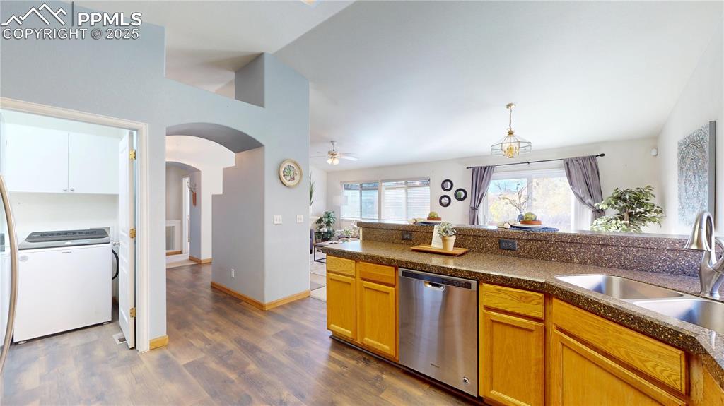 Image 5 of 24: Kitchen