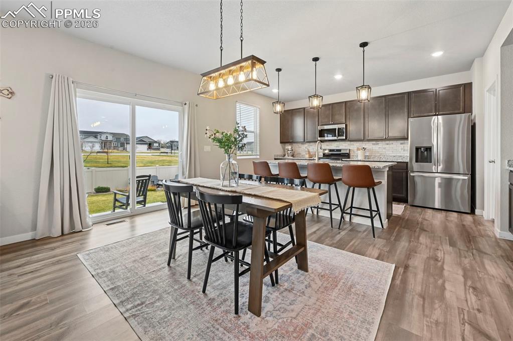 Image 14 of 42: Dining Area