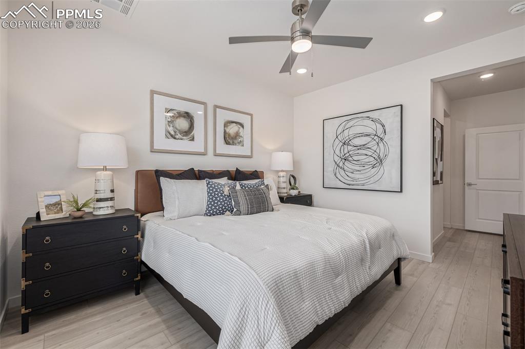 Image 15 of 26: Bedroom