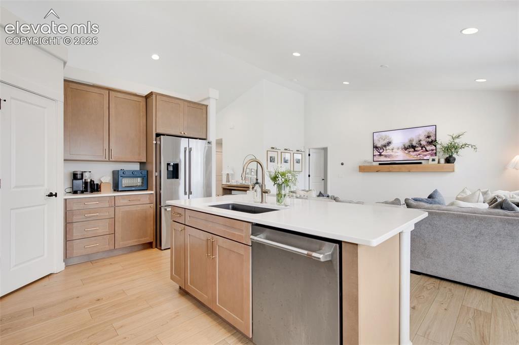 Image 11 of 50: Kitchen