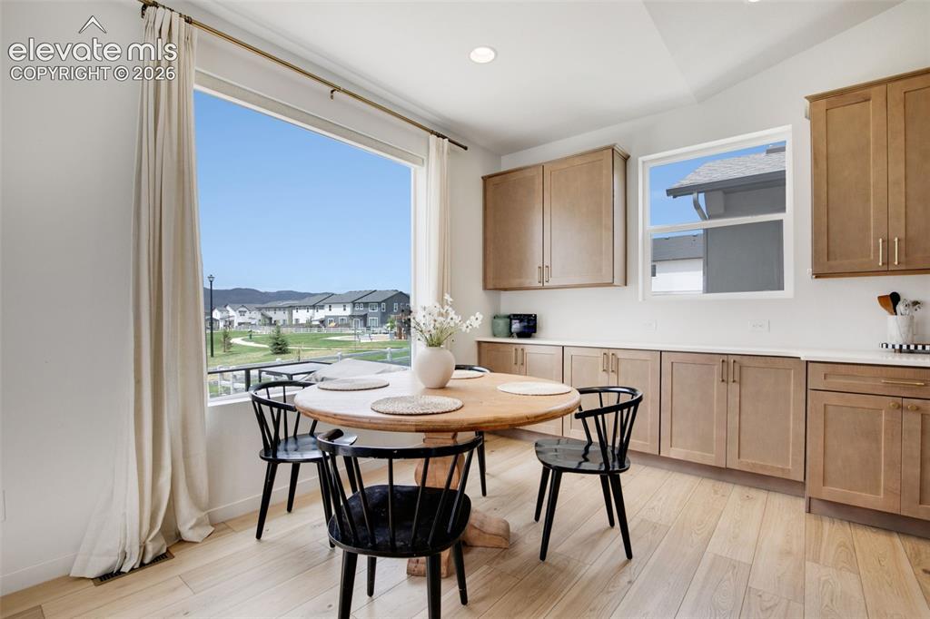 Image 12 of 50: Dining Area