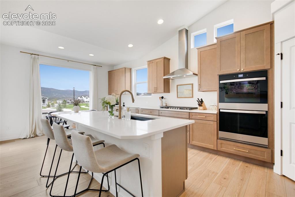 Image 8 of 50: Kitchen