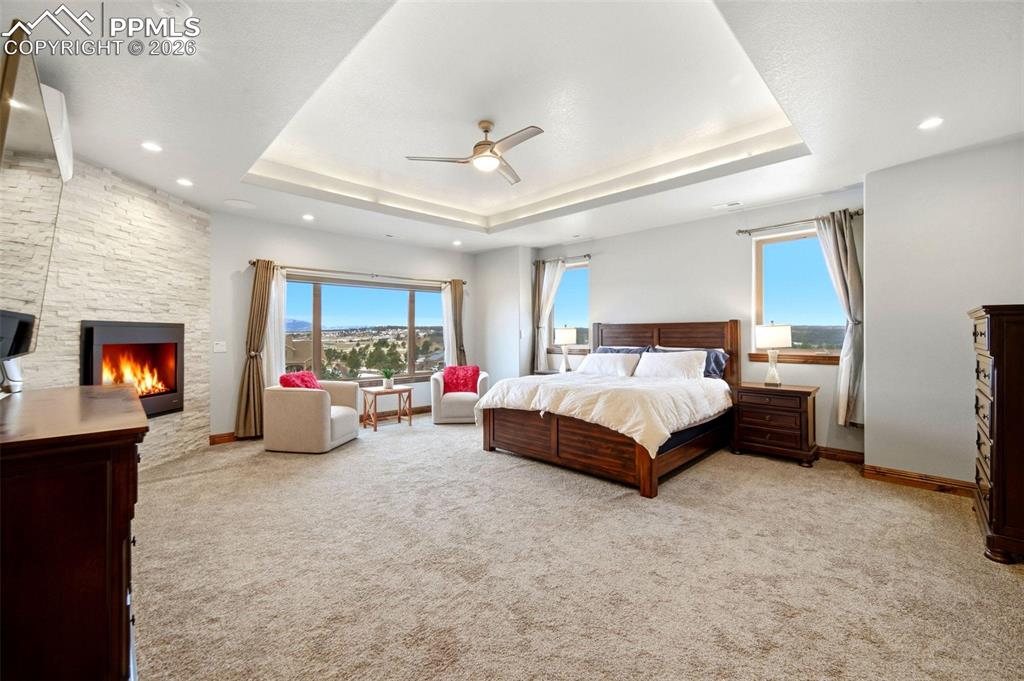 Image 19 of 48: Bedroom