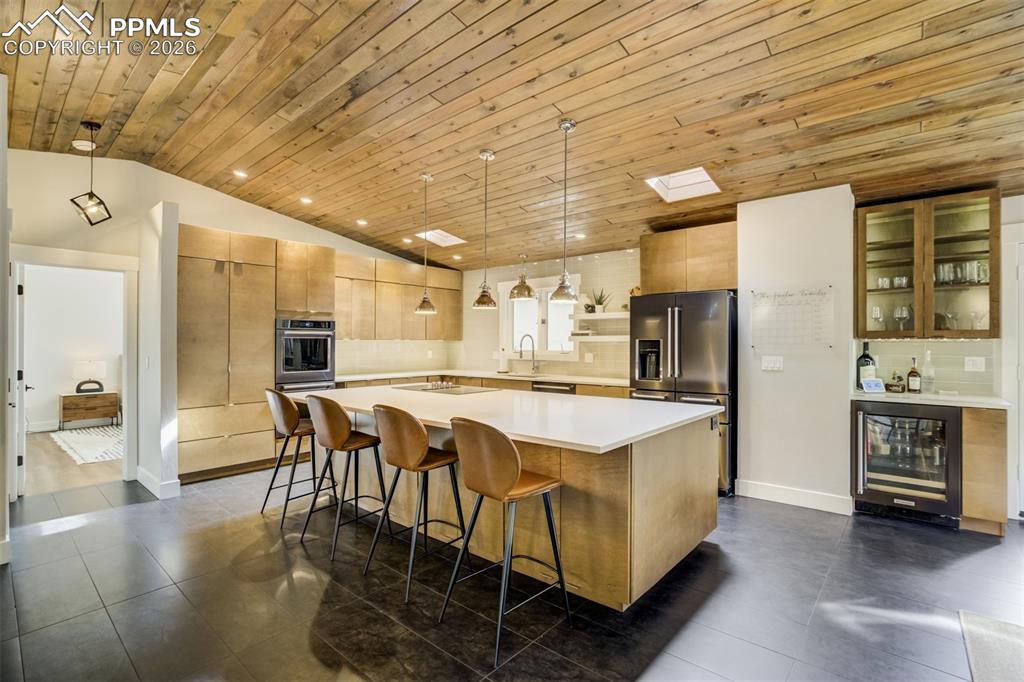 Image 10 of 50: Kitchen