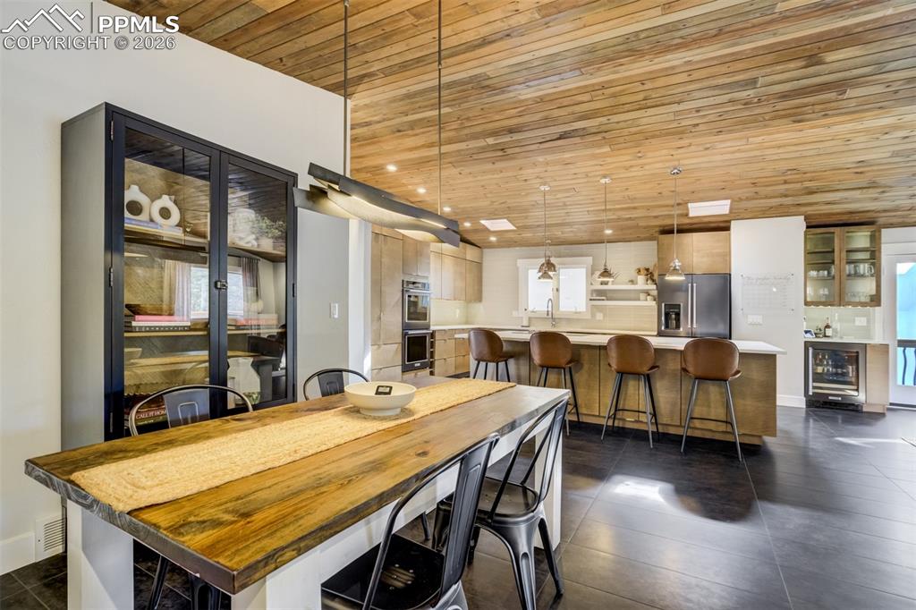 Image 12 of 50: Dining Area