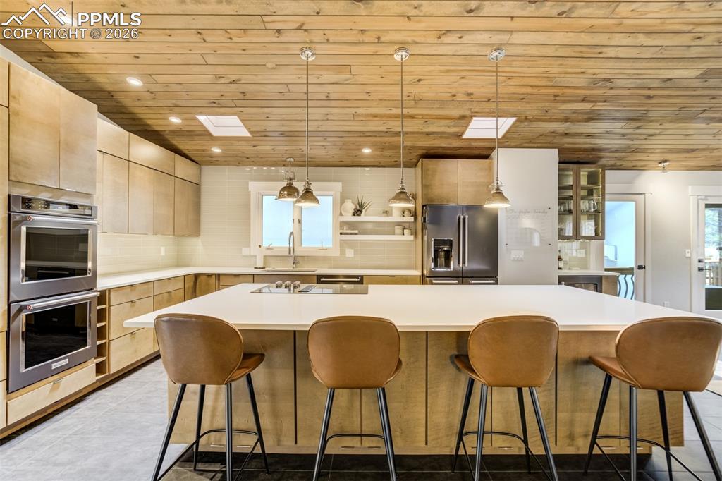 Image 13 of 50: Kitchen