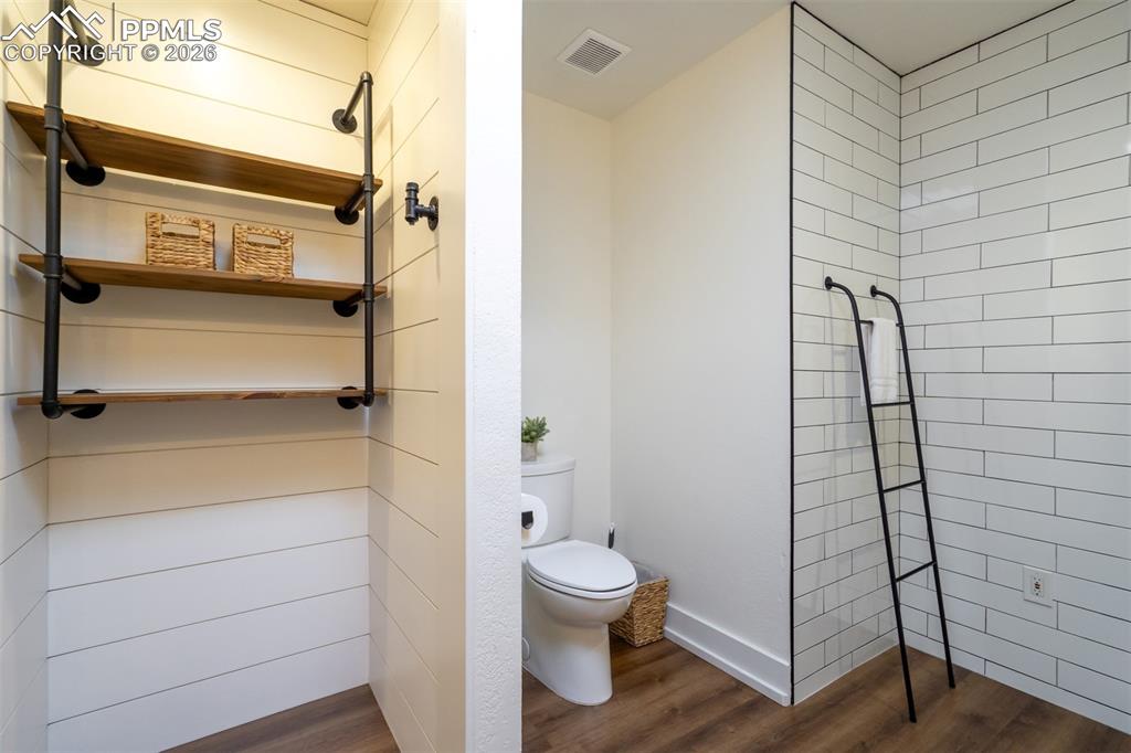 Image 23 of 50: Master Bathroom