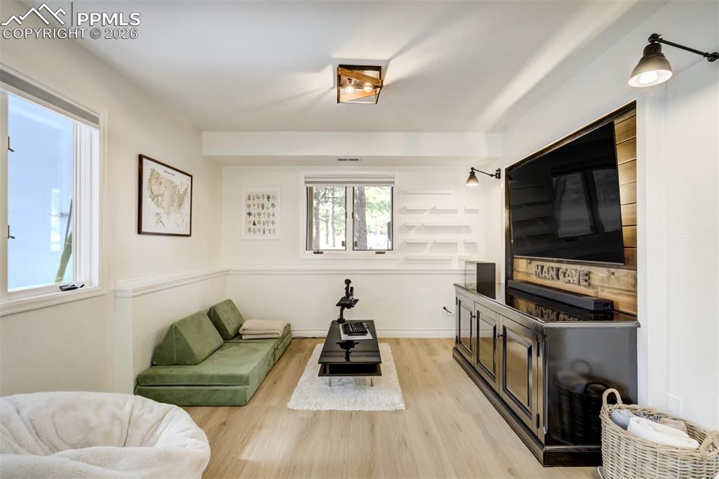 Image 30 of 50: Family Room