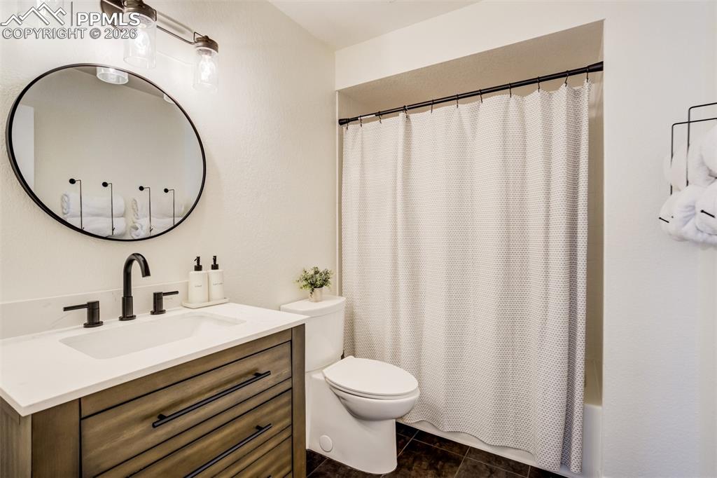 Image 37 of 50: Bathroom