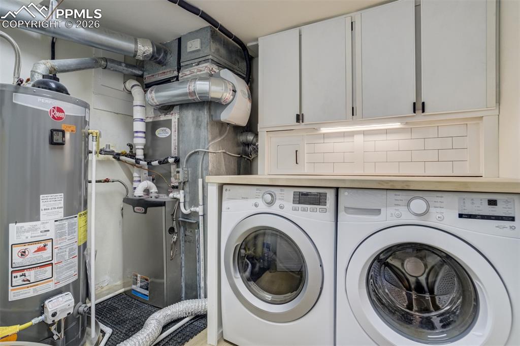 Image 38 of 50: Laundry