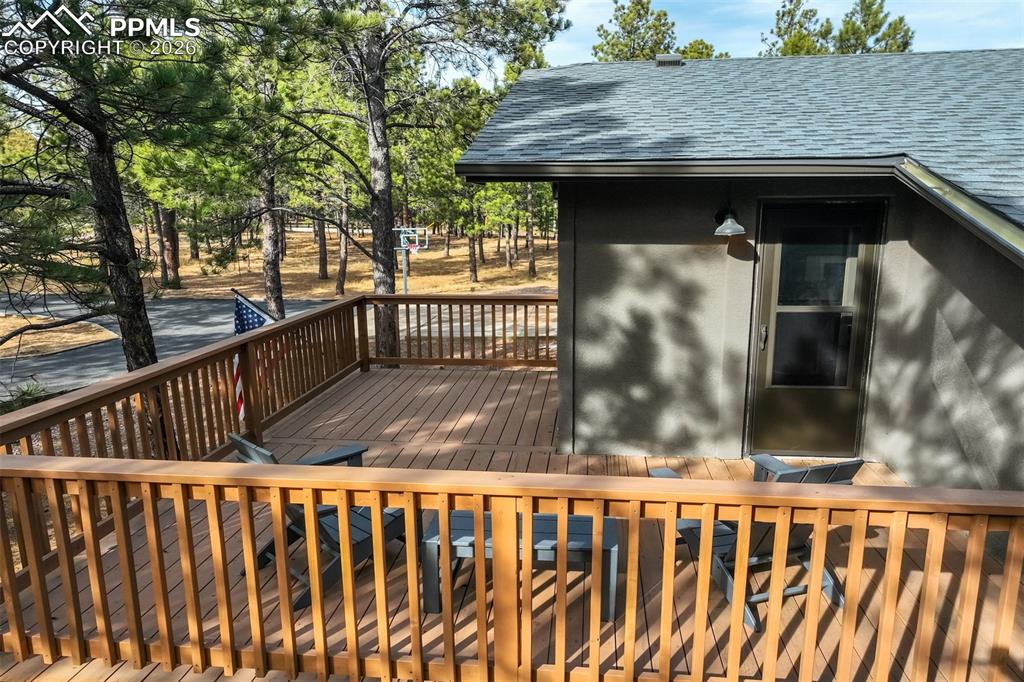 Image 44 of 50: Deck