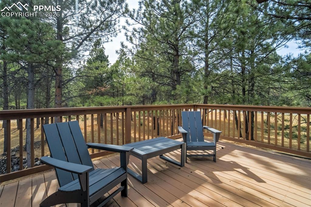 Image 45 of 50: Deck