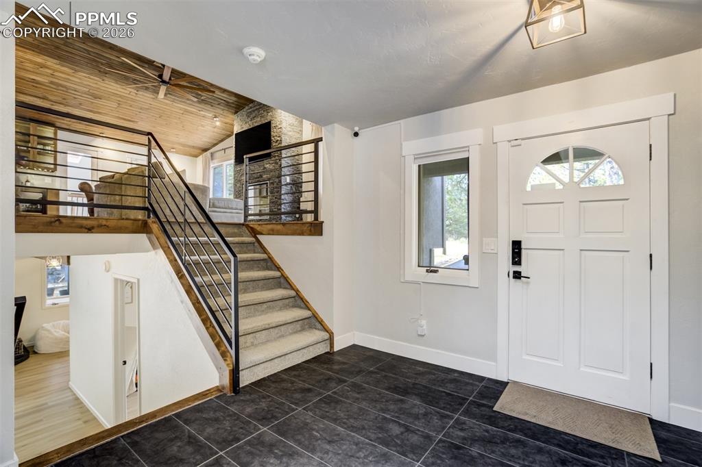 Image 6 of 50: Entry