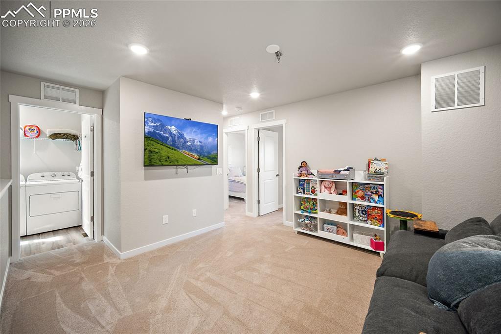 Image 18 of 42: Loft