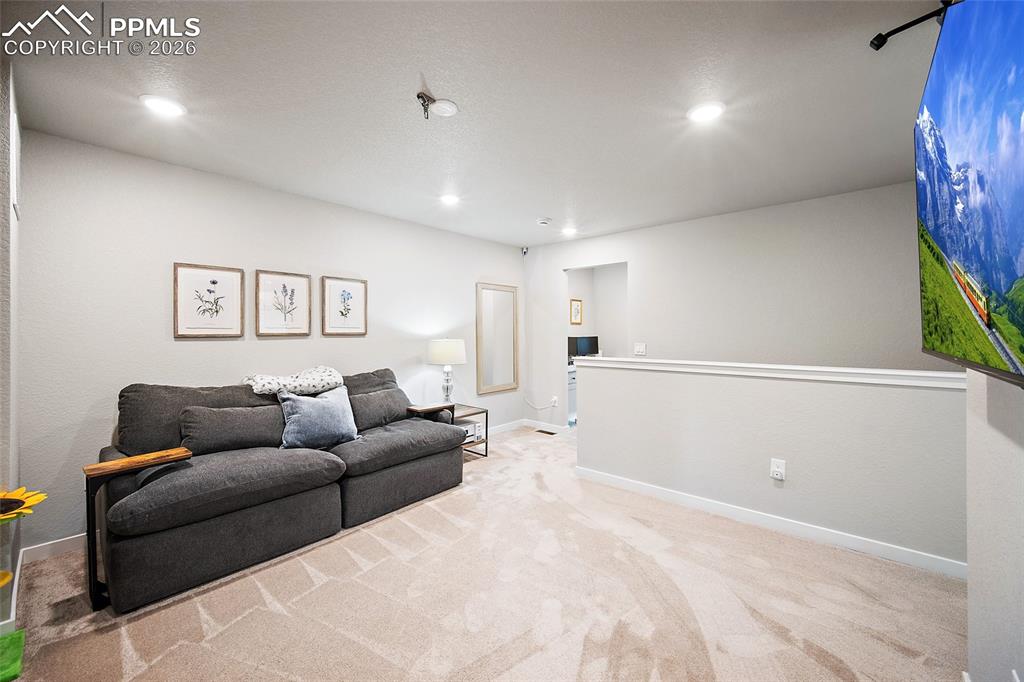 Image 19 of 42: Loft