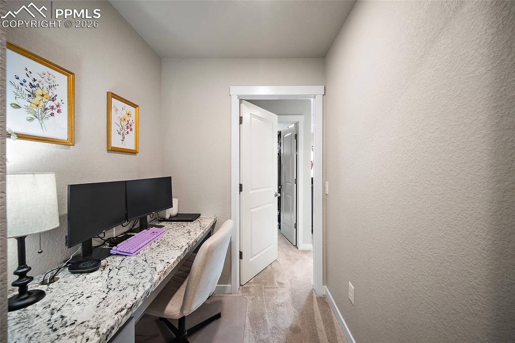 Image 26 of 42: Office