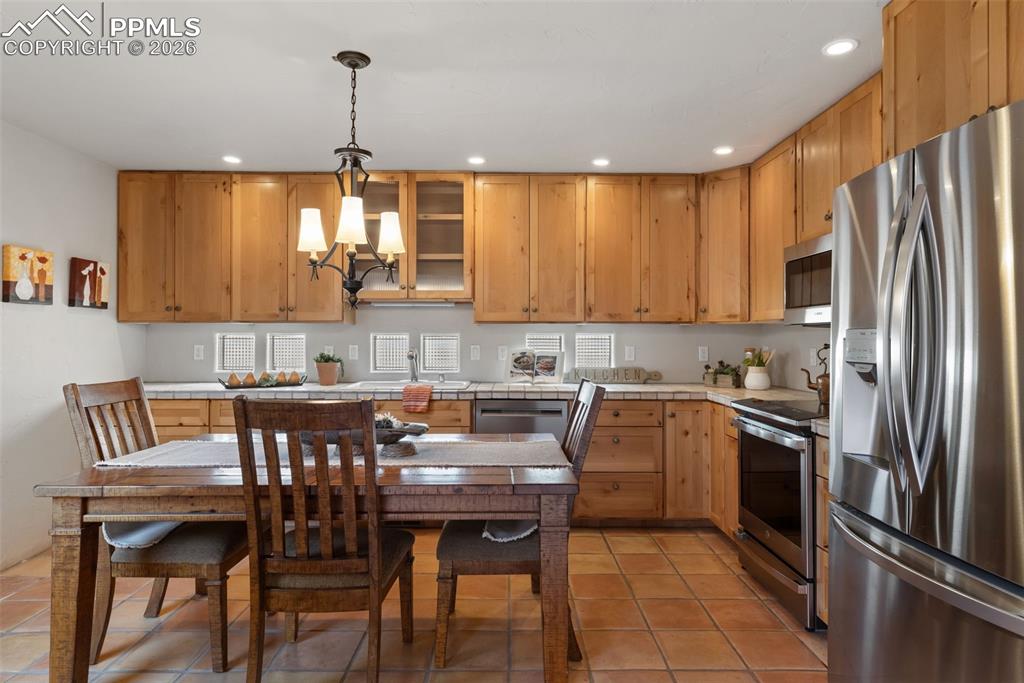 Image 15 of 38: Kitchen