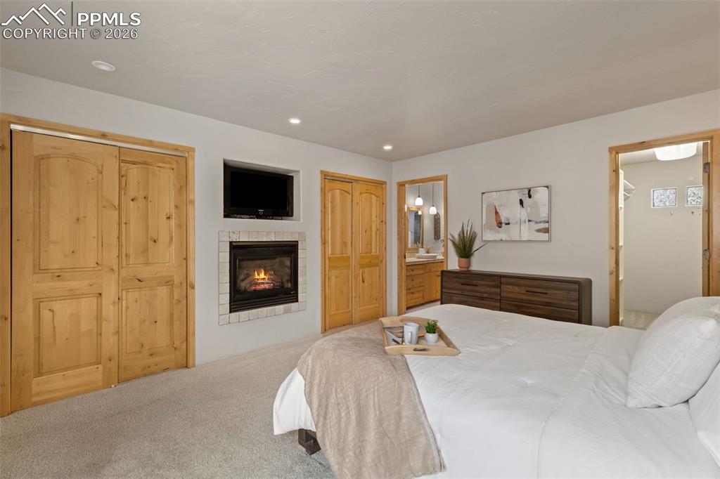 Image 22 of 38: Bedroom