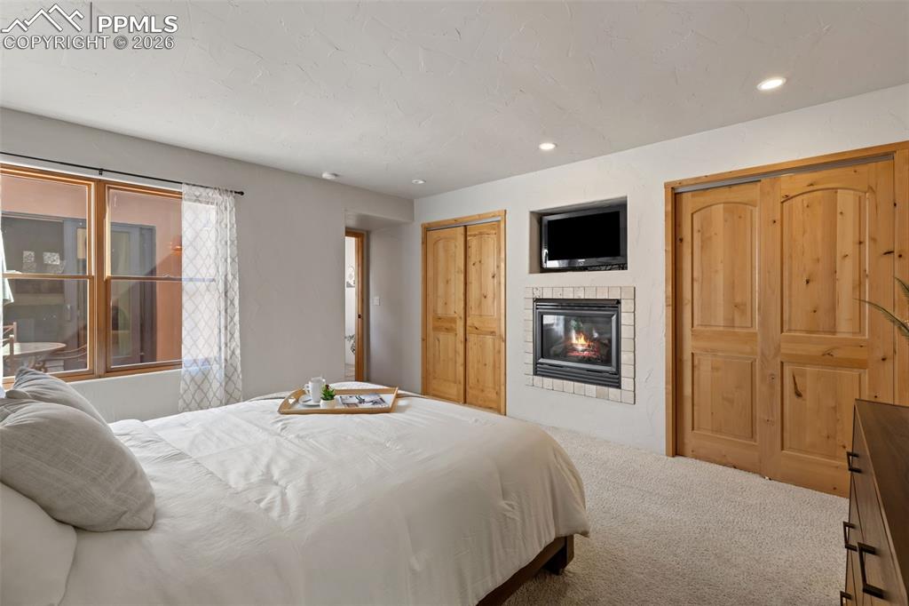 Image 25 of 38: Bedroom