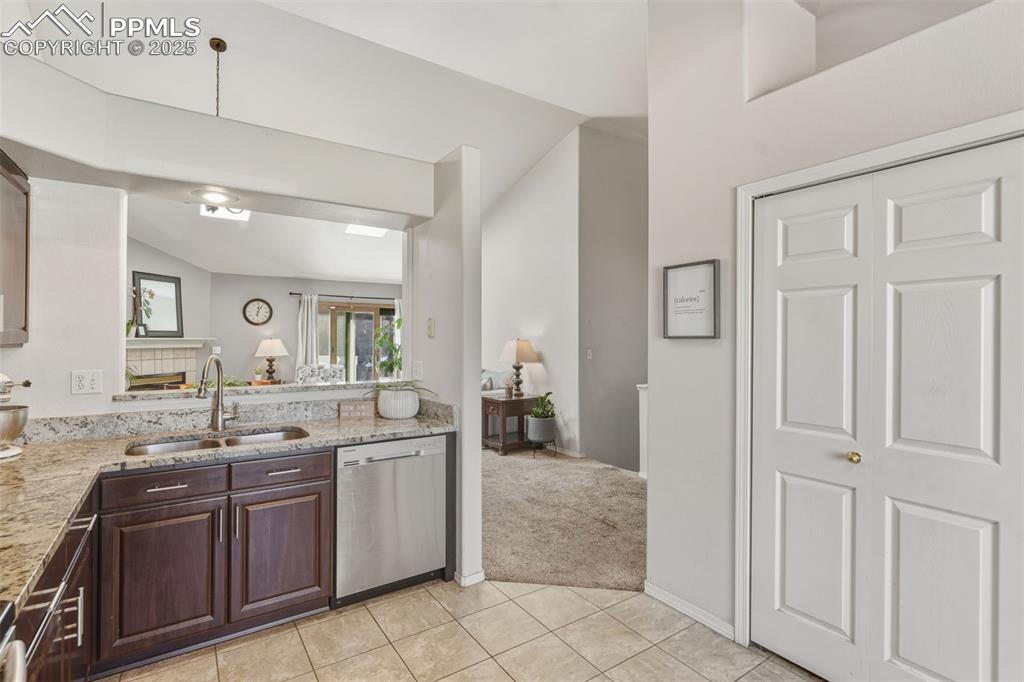 Image 16 of 47: Kitchen