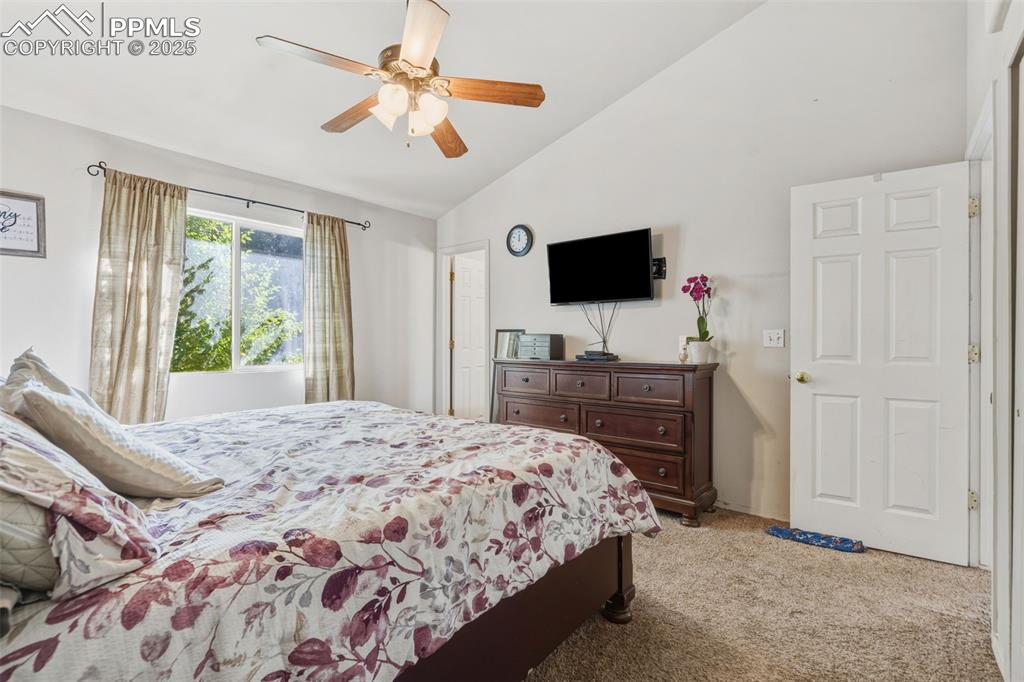 Image 22 of 47: Bedroom