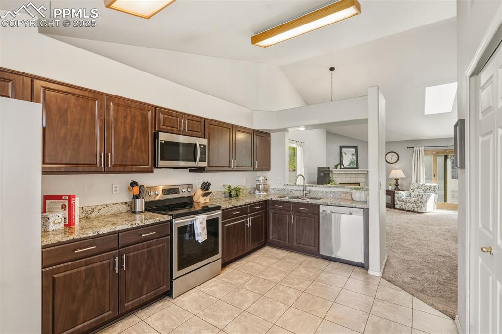 Image 3 of 47: Kitchen