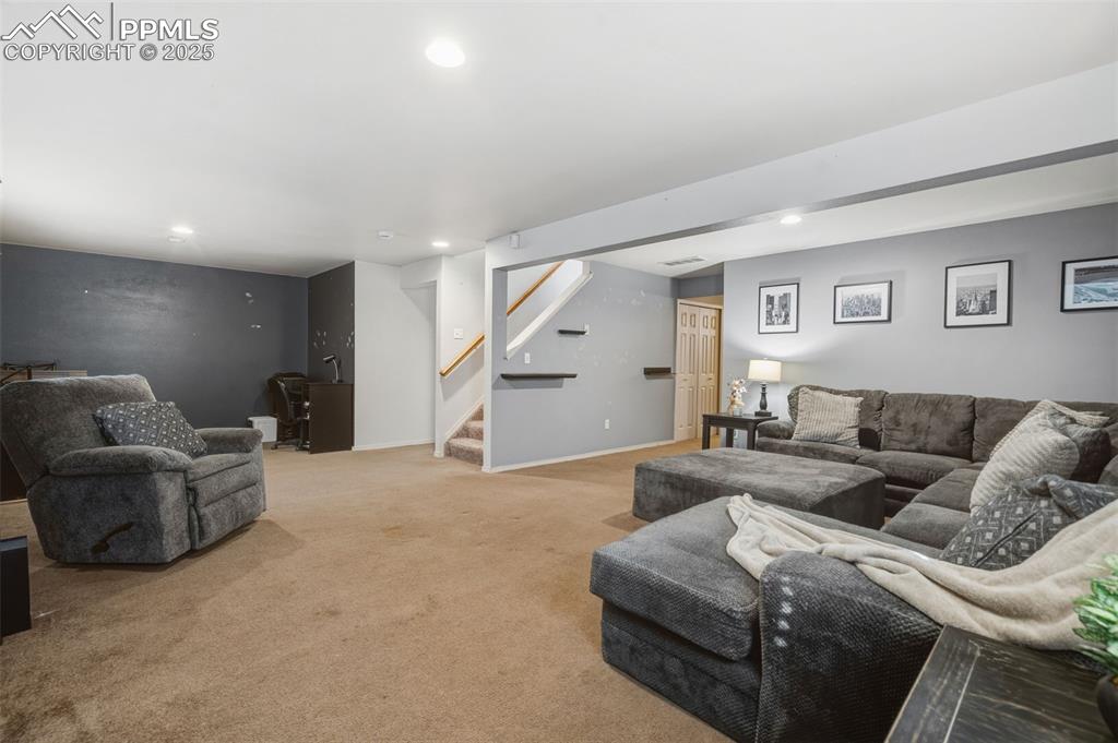 Image 31 of 47: Living Room